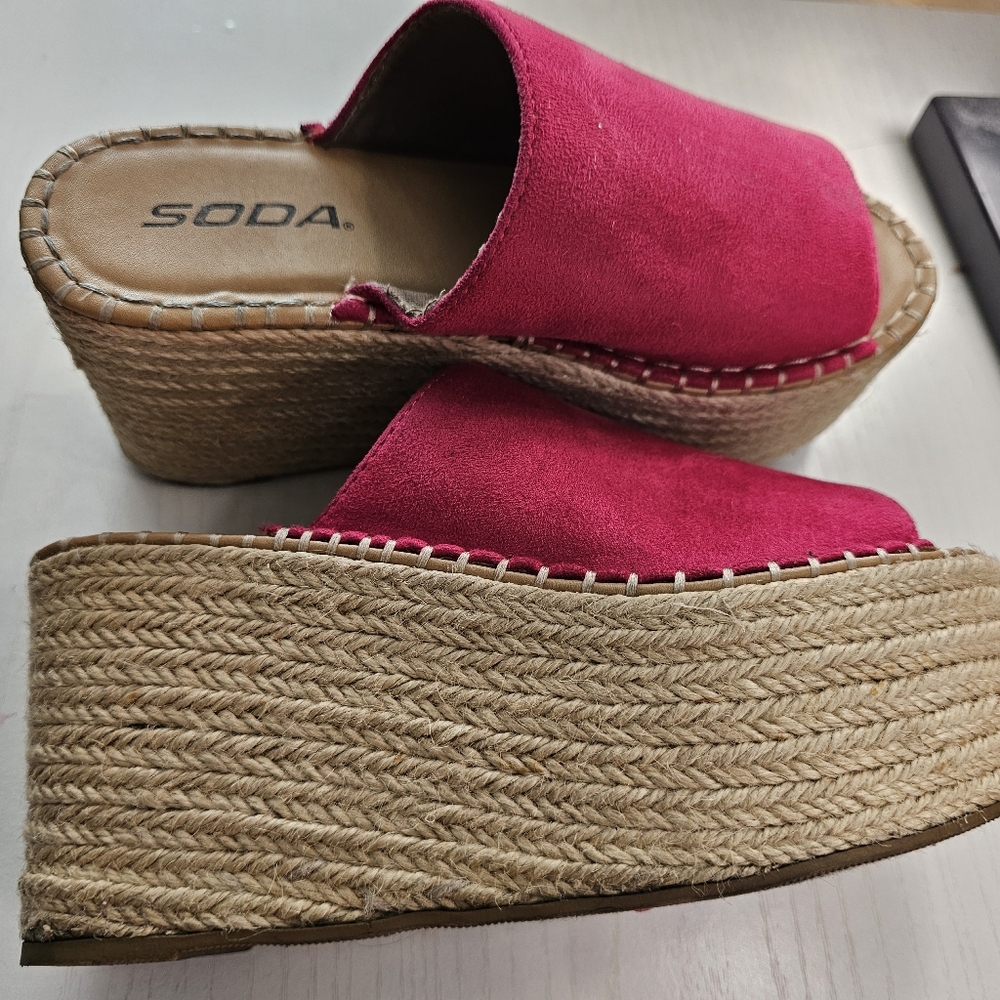 SODA bounty platform wedge sandal